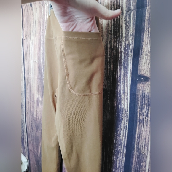 Under Armour Womens Tan Leggings Size Large! New Condition - Picture 5 of 6